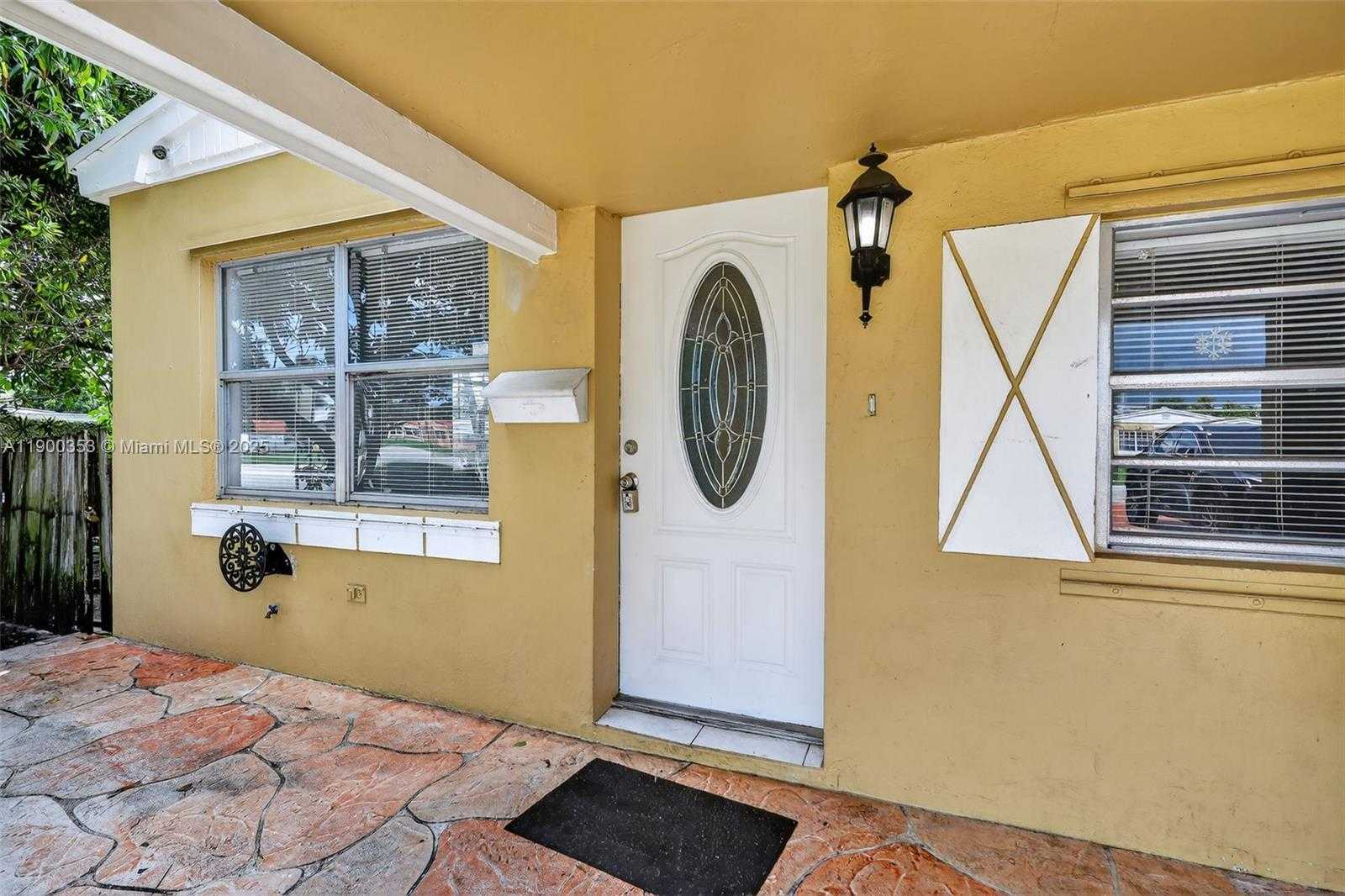 Small Image of 1498 NORTH EAST 180TH ST, North Miami Beach Number 5
