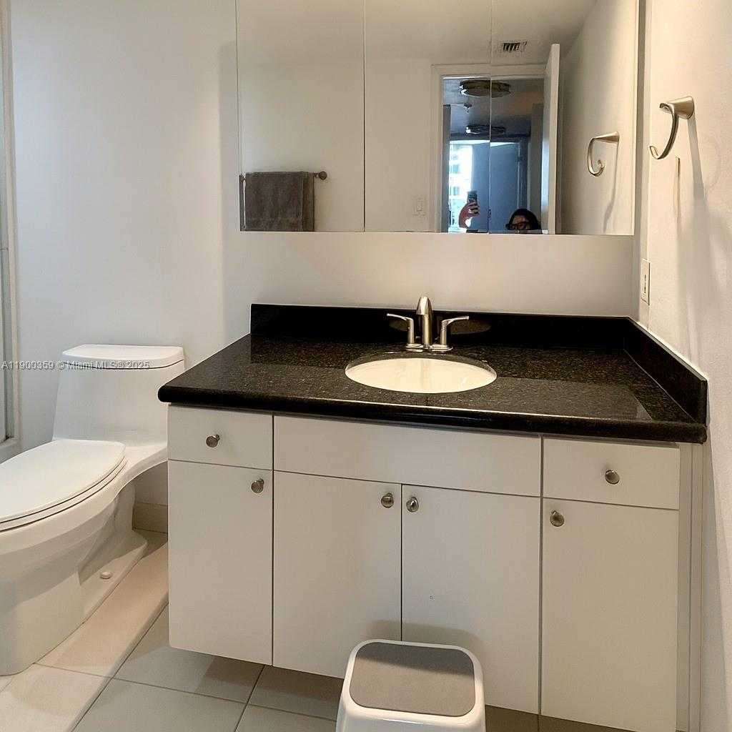 Small Image of 2401 COLLINS AVE #1209, Miami Beach Number 10
