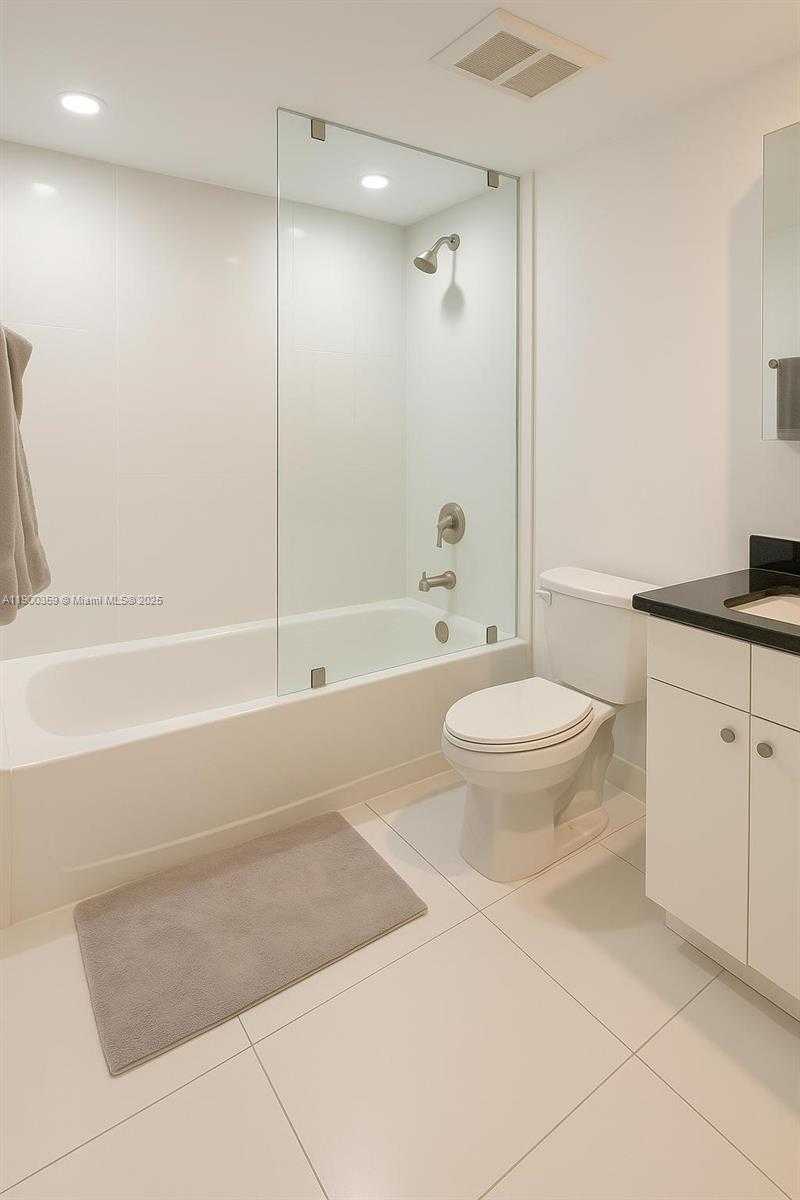 Small Image of 2401 COLLINS AVE #1209, Miami Beach Number 11