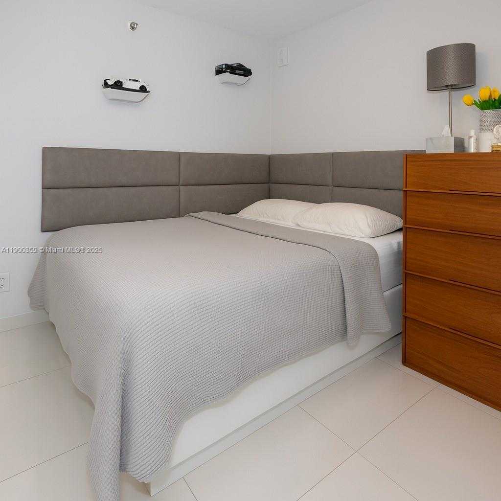 Small Image of 2401 COLLINS AVE #1209, Miami Beach Number 12