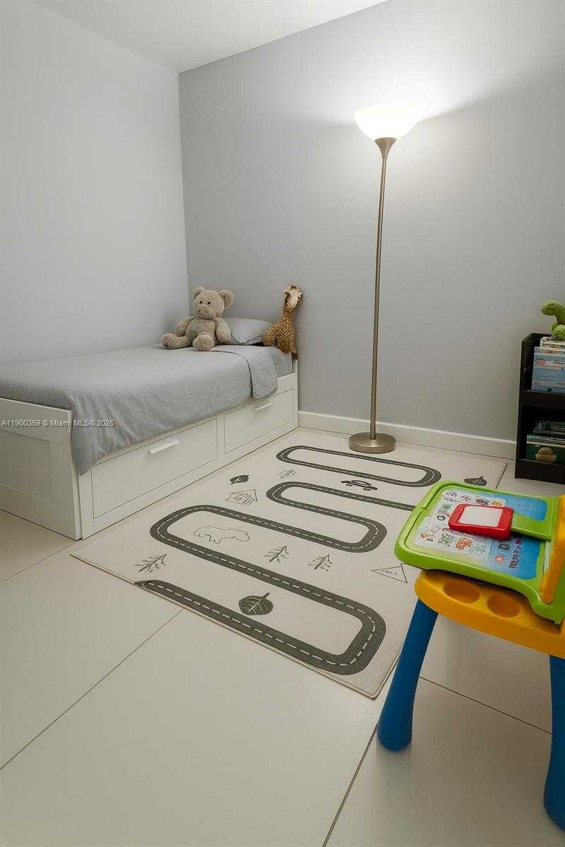 Small Image of 2401 COLLINS AVE #1209, Miami Beach Number 13
