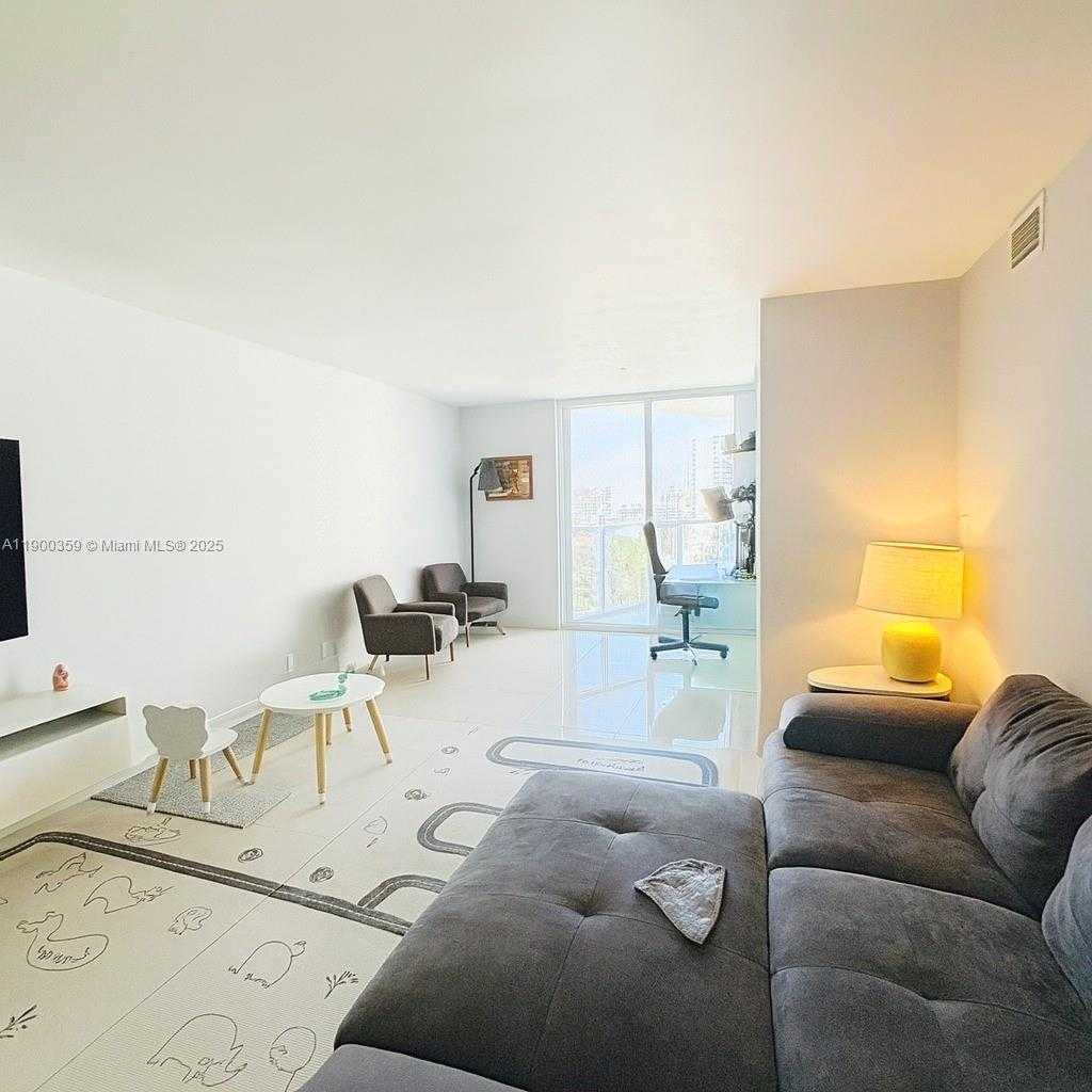 Small Image of 2401 COLLINS AVE #1209, Miami Beach Number 4
