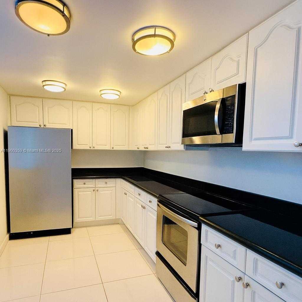 Small Image of 2401 COLLINS AVE #1209, Miami Beach Number 5