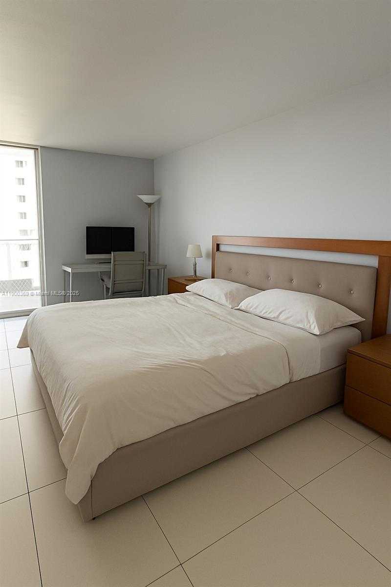 Small Image of 2401 COLLINS AVE #1209, Miami Beach Number 7
