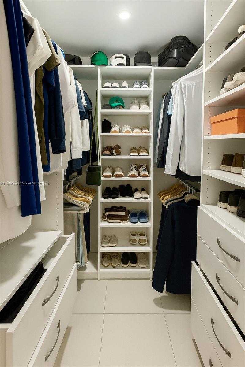 Small Image of 2401 COLLINS AVE #1209, Miami Beach Number 8