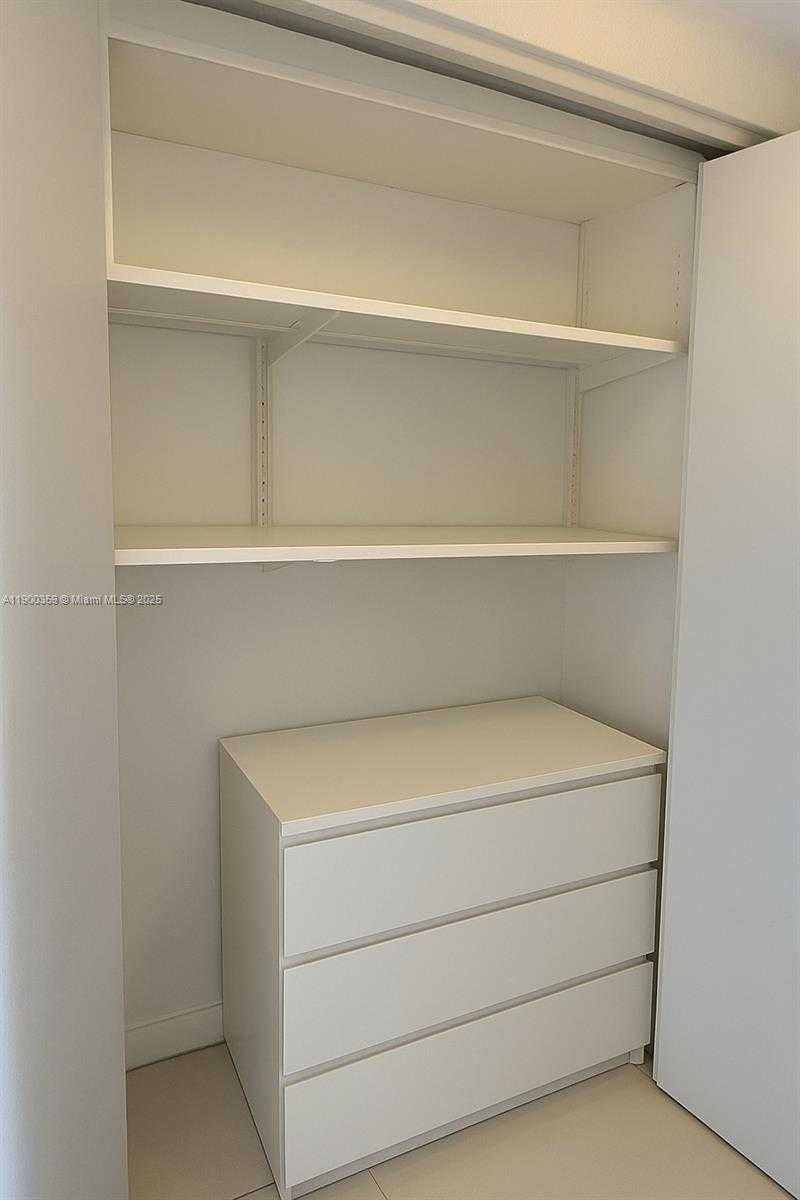 Small Image of 2401 COLLINS AVE #1209, Miami Beach Number 9