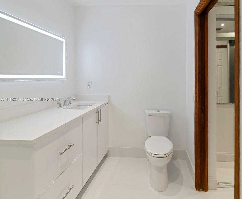 Small Image of 9617 SOUTH WEST 144TH PL, Miami Number 12