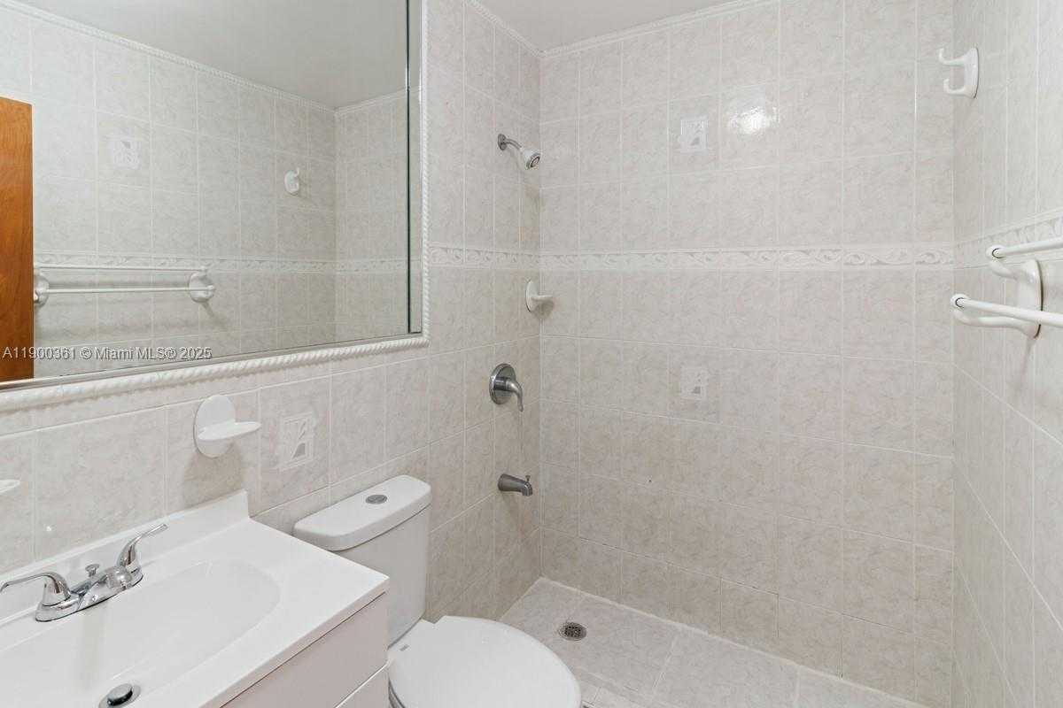 Small Image of 9617 SOUTH WEST 144TH PL, Miami Number 13