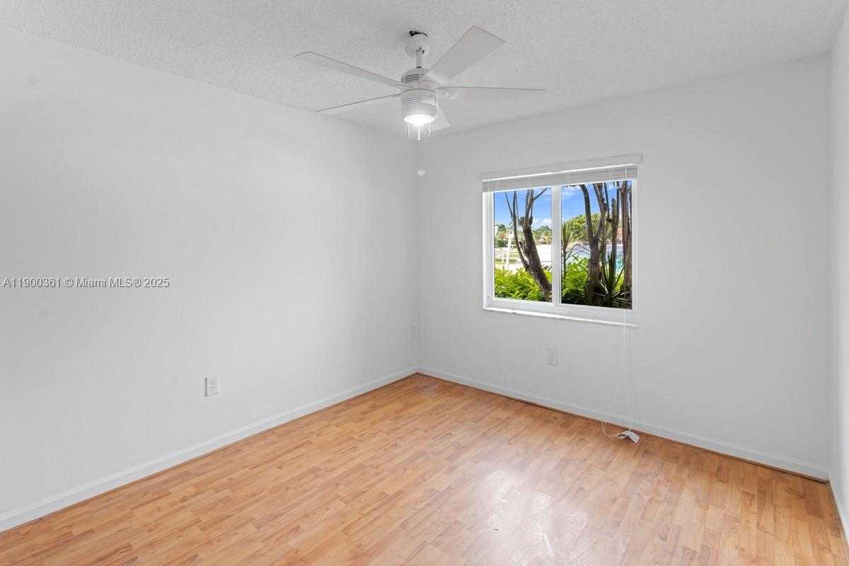 Small Image of 9617 SOUTH WEST 144TH PL, Miami Number 16