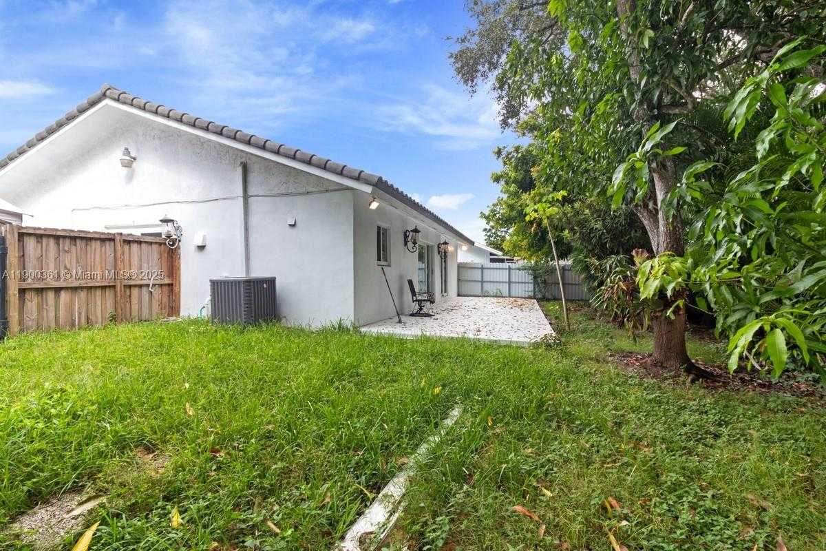Small Image of 9617 SOUTH WEST 144TH PL, Miami Number 18