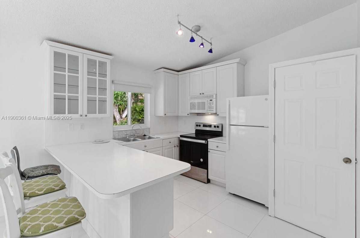 Small Image of 9617 SOUTH WEST 144TH PL, Miami Number 3