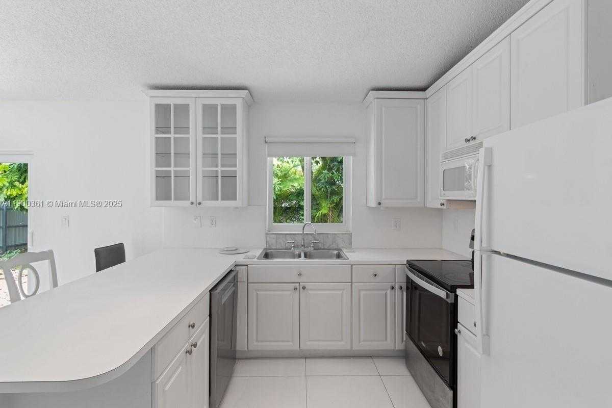 Small Image of 9617 SOUTH WEST 144TH PL, Miami Number 4