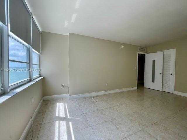 Small Image of 2016 BAY DR #207, Miami Beach Number 12