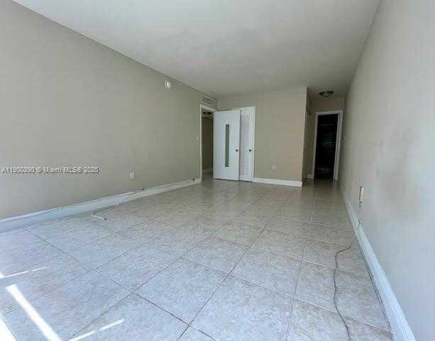 Small Image of 2016 BAY DR #207, Miami Beach Number 13