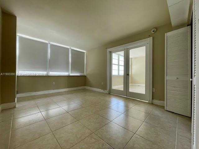 Small Image of 2016 BAY DR #207, Miami Beach Number 14