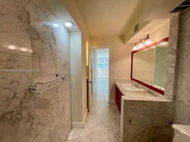 Small Image of 2016 BAY DR #207, Miami Beach Number 18