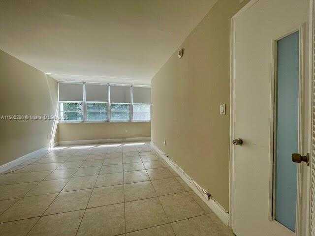 Small Image of 2016 BAY DR #207, Miami Beach Number 20