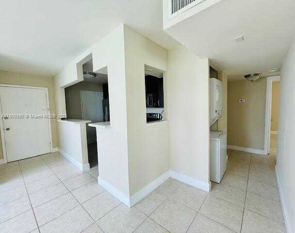 Small Image of 2016 BAY DR #207, Miami Beach Number 23