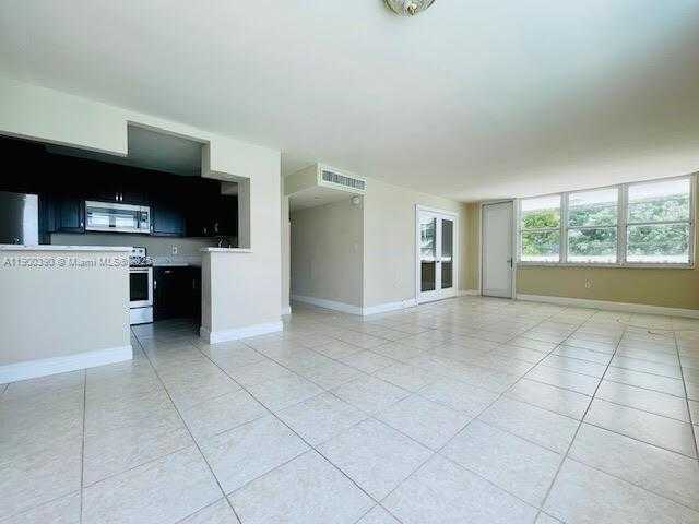 Small Image of 2016 BAY DR #207, Miami Beach Number 7