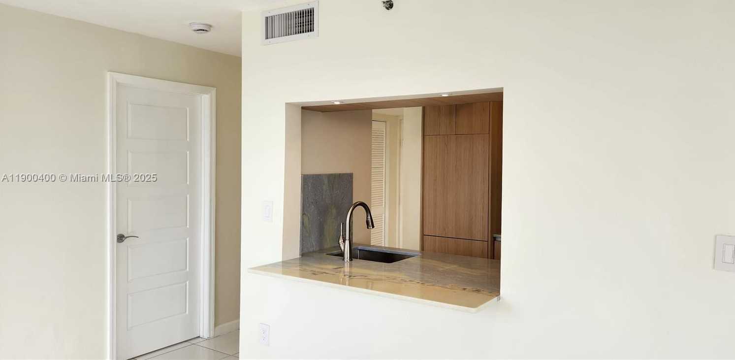 Small Image of 7601 DICKENS AVE #303, Miami Beach Number 17