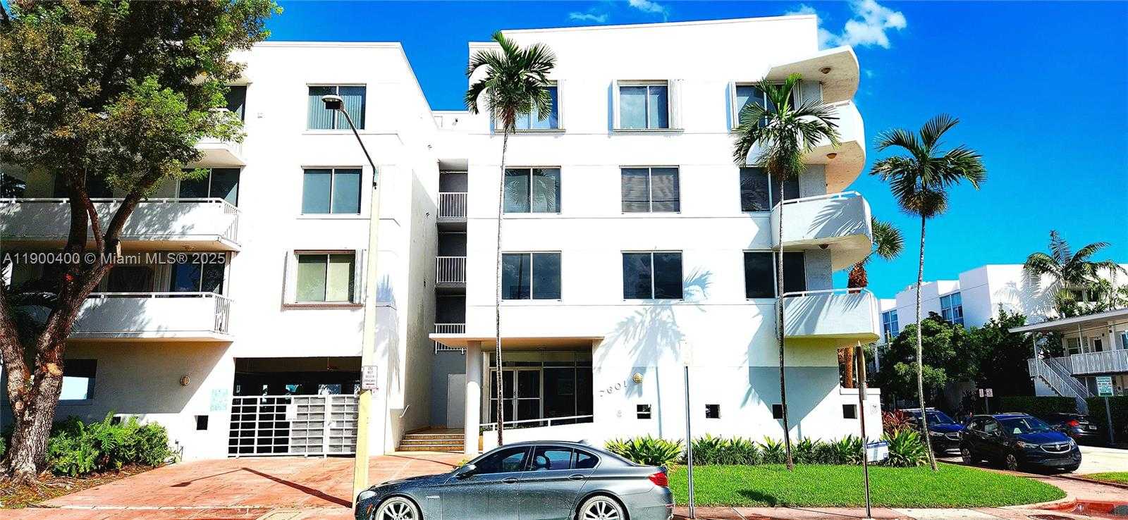 Small Image of 7601 DICKENS AVE #303, Miami Beach Number 2