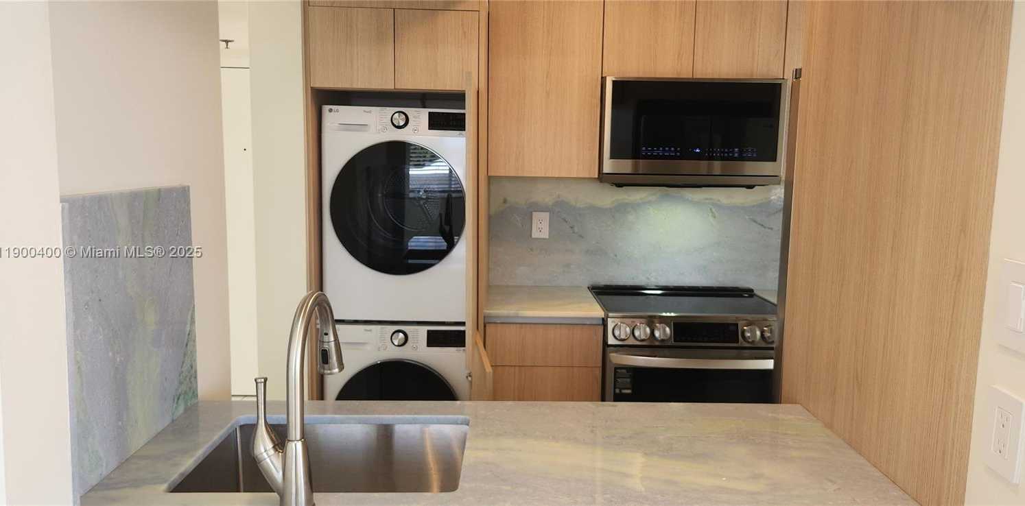 Small Image of 7601 DICKENS AVE #303, Miami Beach Number 20