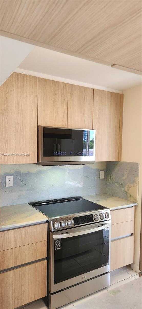 Small Image of 7601 DICKENS AVE #303, Miami Beach Number 22