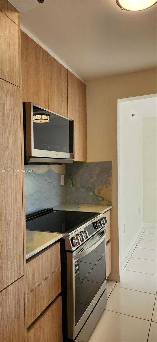 Small Image of 7601 DICKENS AVE #303, Miami Beach Number 23