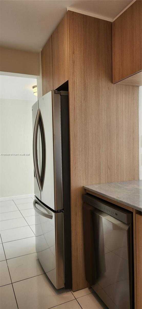 Small Image of 7601 DICKENS AVE #303, Miami Beach Number 25