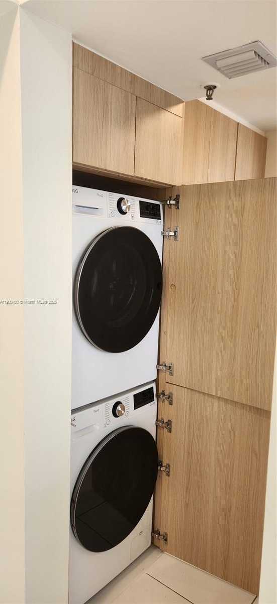 Small Image of 7601 DICKENS AVE #303, Miami Beach Number 26