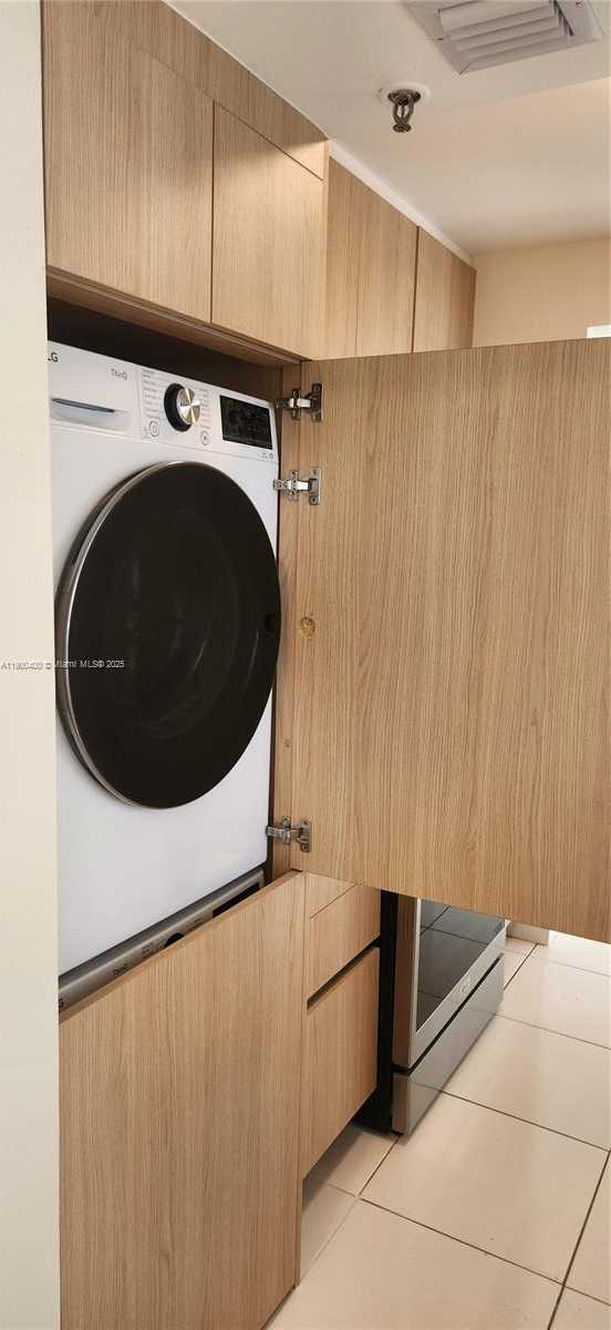 Small Image of 7601 DICKENS AVE #303, Miami Beach Number 27