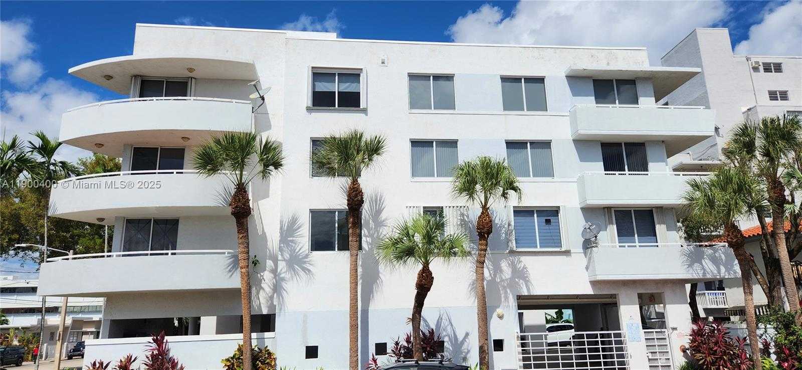 Small Image of 7601 DICKENS AVE #303, Miami Beach Number 3
