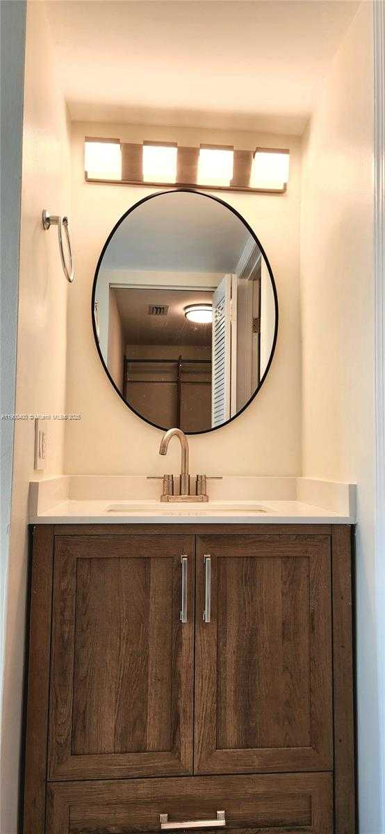 Small Image of 7601 DICKENS AVE #303, Miami Beach Number 31