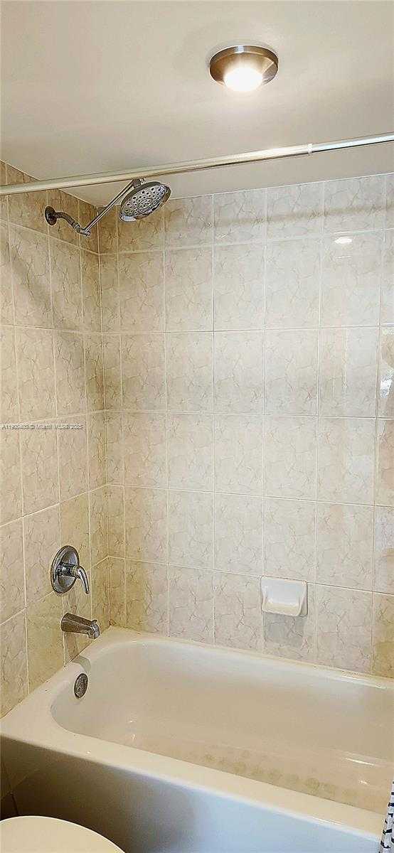 Small Image of 7601 DICKENS AVE #303, Miami Beach Number 32