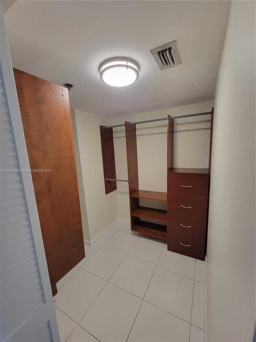 Small Image of 7601 DICKENS AVE #303, Miami Beach Number 33