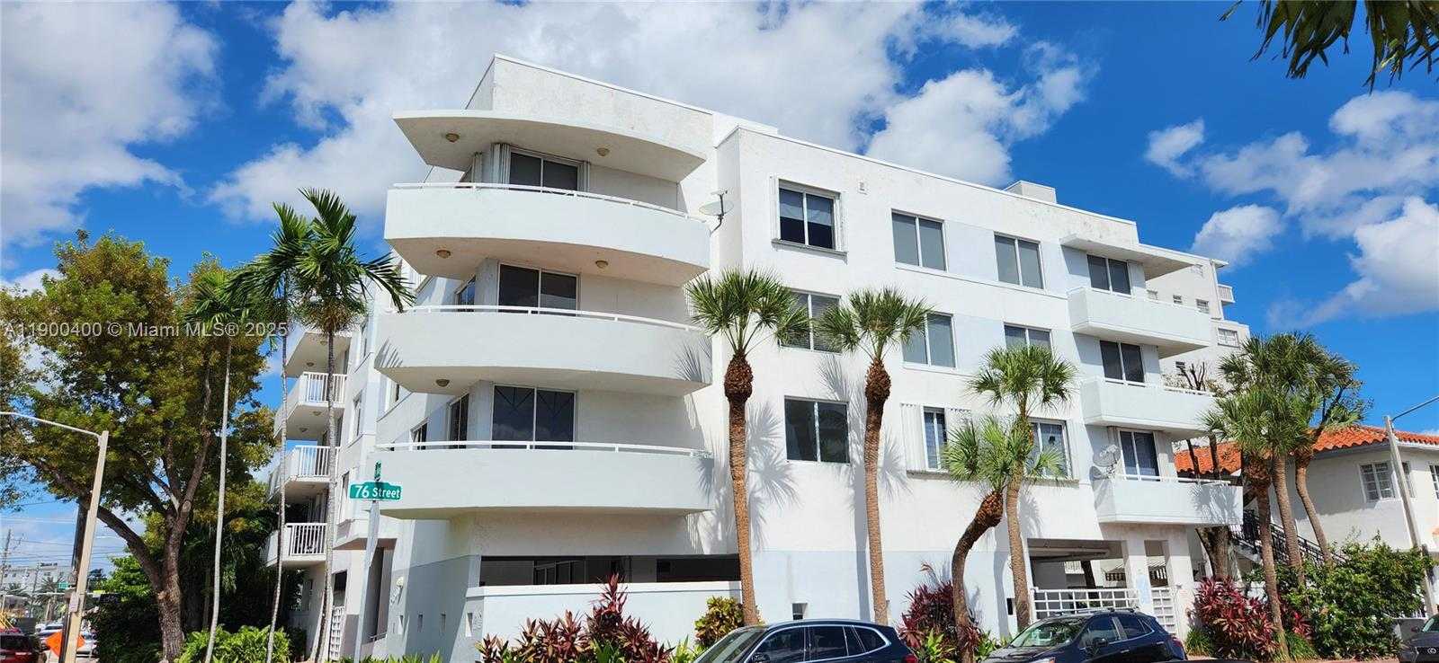 Small Image of 7601 DICKENS AVE #303, Miami Beach Number 4
