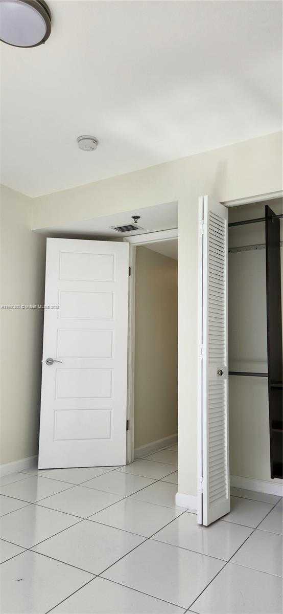 Small Image of 7601 DICKENS AVE #303, Miami Beach Number 40