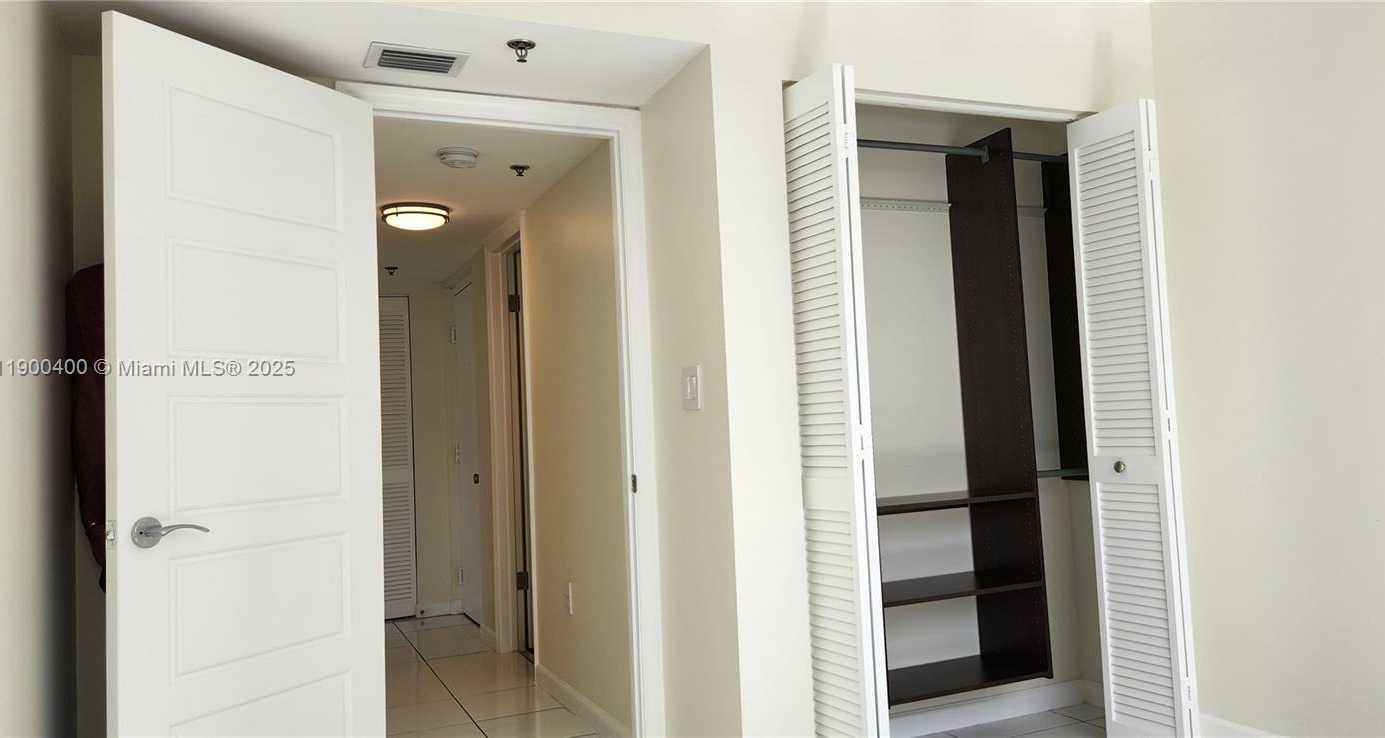 Small Image of 7601 DICKENS AVE #303, Miami Beach Number 41
