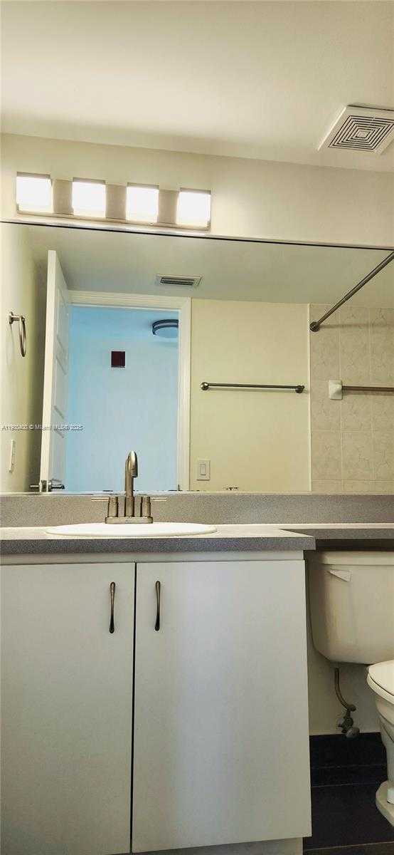 Small Image of 7601 DICKENS AVE #303, Miami Beach Number 42