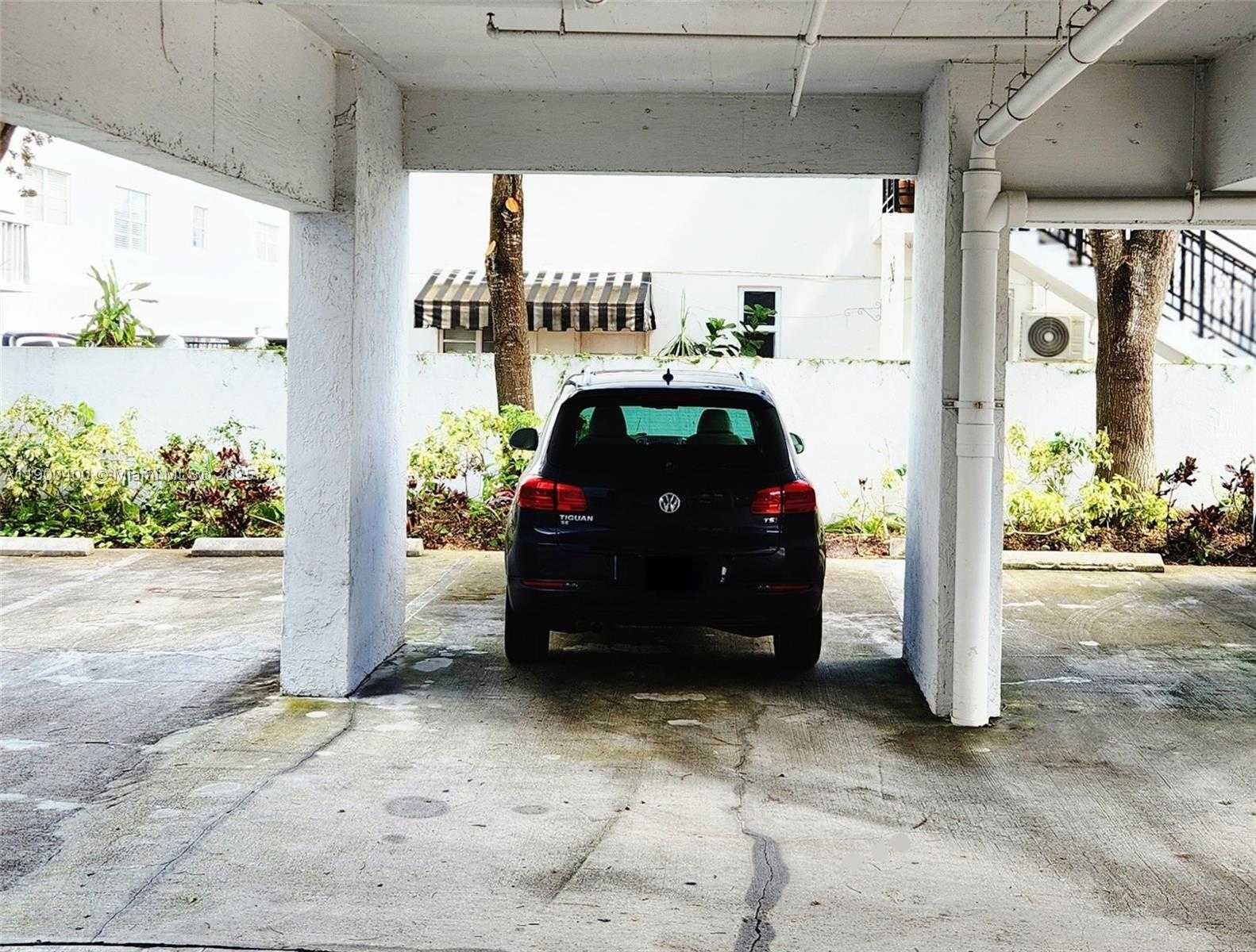 Small Image of 7601 DICKENS AVE #303, Miami Beach Number 47