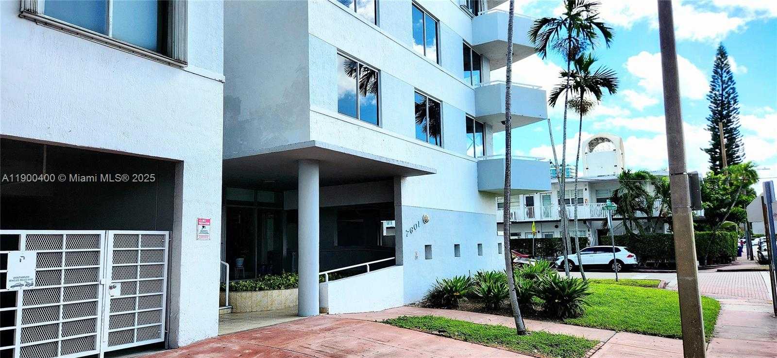Small Image of 7601 DICKENS AVE #303, Miami Beach Number 5
