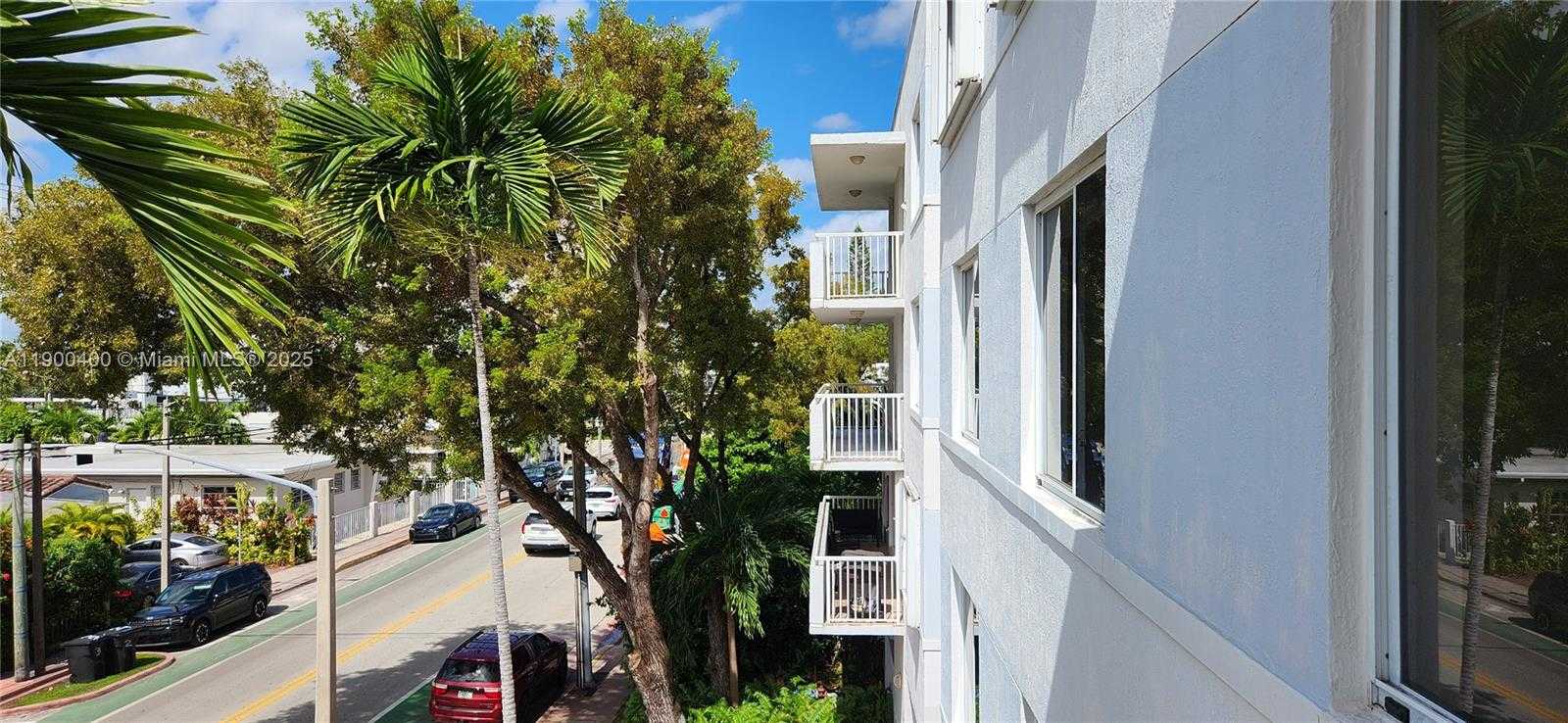 Small Image of 7601 DICKENS AVE #303, Miami Beach Number 6
