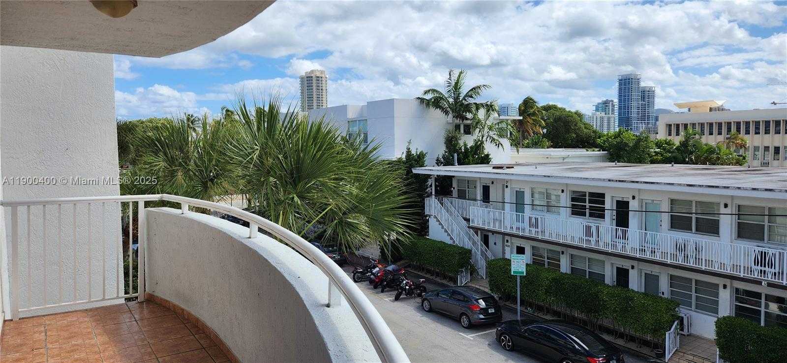 Small Image of 7601 DICKENS AVE #303, Miami Beach Number 8