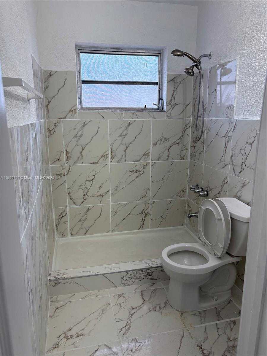 Small Image of 1125 SOUTH EAST 9TH AVE #4, Hialeah Number 12