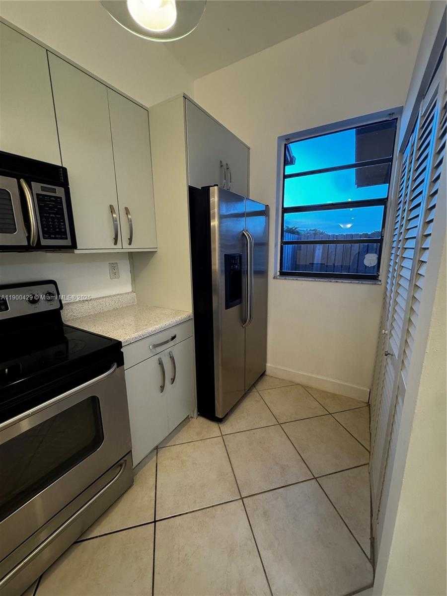 Small Image of 6728 NORTH WEST 188TH TER, Hialeah Number 11