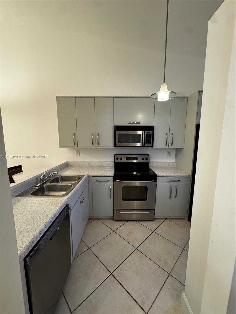 Small Image of 6728 NORTH WEST 188TH TER, Hialeah Number 12