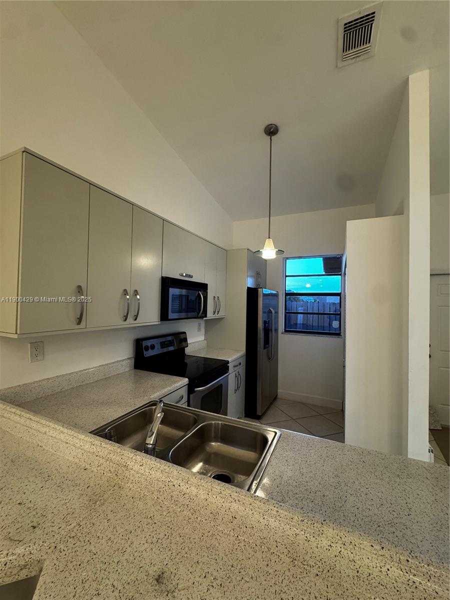 Small Image of 6728 NORTH WEST 188TH TER, Hialeah Number 13