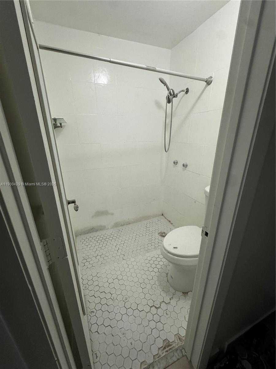 Small Image of 6728 NORTH WEST 188TH TER, Hialeah Number 15