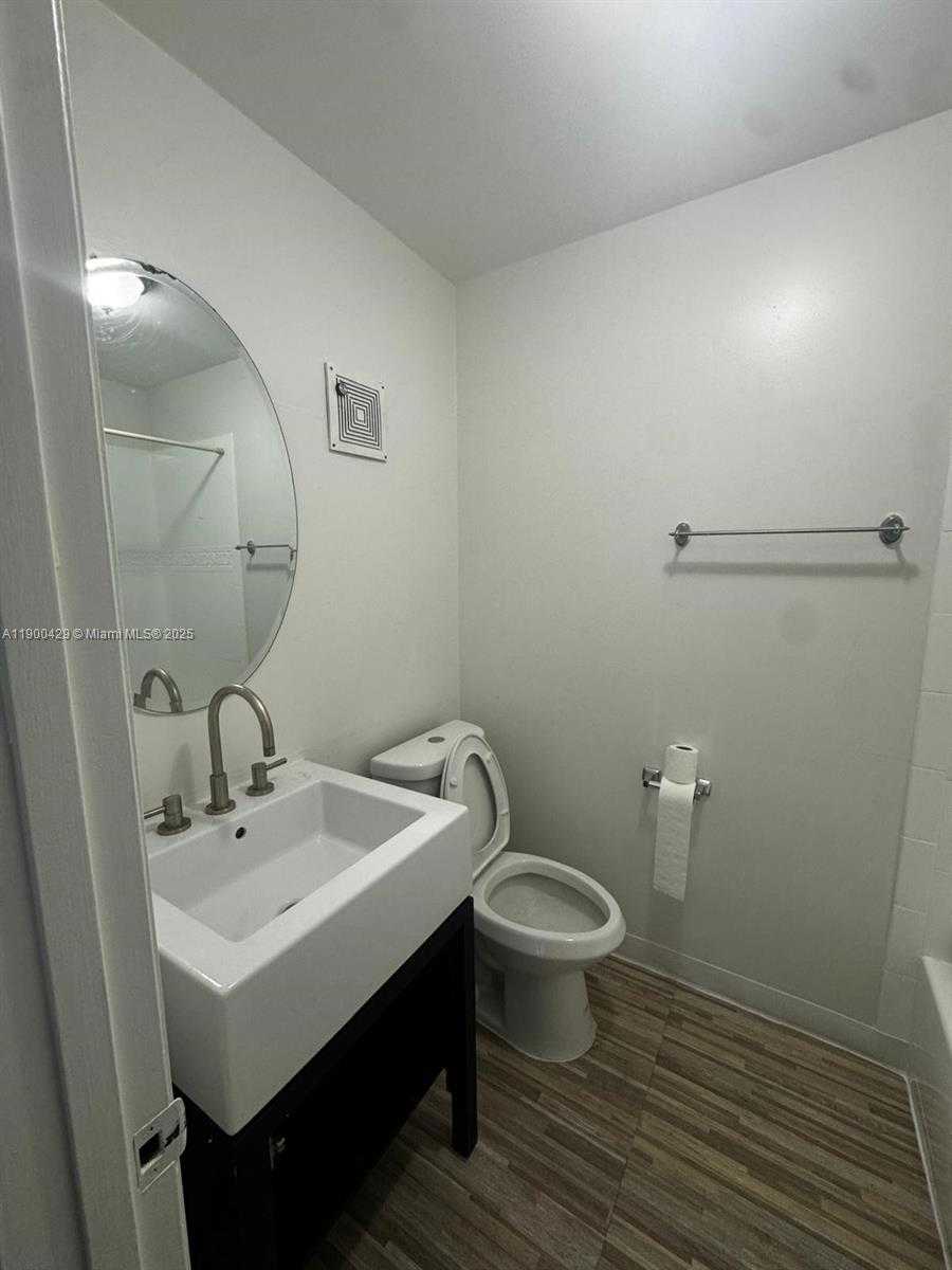 Small Image of 6728 NORTH WEST 188TH TER, Hialeah Number 16