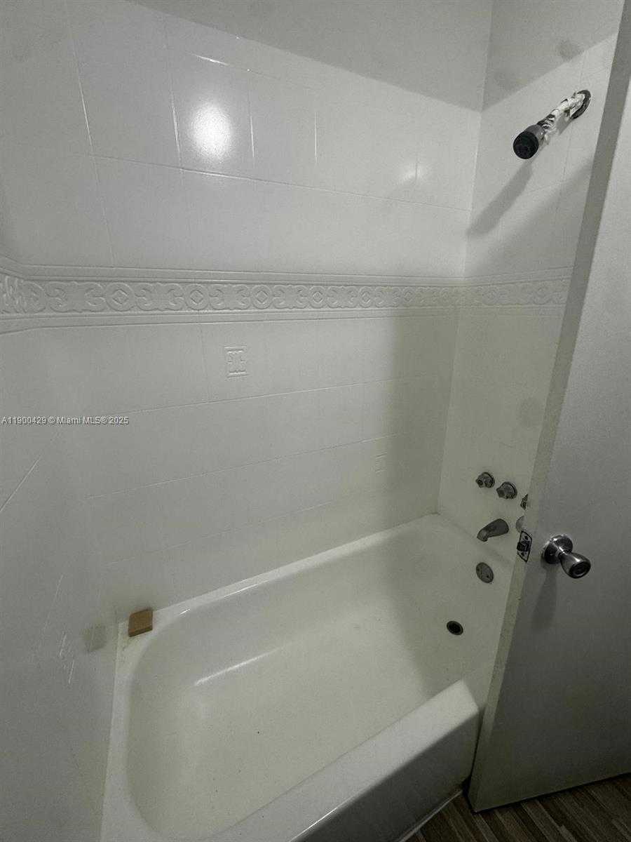 Small Image of 6728 NORTH WEST 188TH TER, Hialeah Number 17